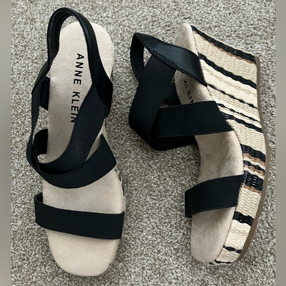 Anne Klein Shoes - Anne‎ Klein Black and Tan Striped Woven Wedge Sandals Size 8 NWOB